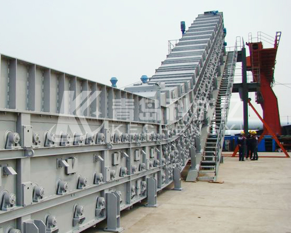 Dry type slag conveyor